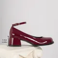 Escarpins Mary Jane élégants en cuir verni bordeaux avec un talon bloc de 5,3 cm - 35 / Bordeaux