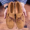 Mocassini casual da uomo in pelle scamosciata marrone con fiocco decorativo classico - 38 / Marrone chiaro