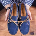 Mocassini da uomo in pelle scamosciata blu con fiocco decorativo e fodera in pelle - 38 / Blu