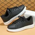 Trendy zwarte casual sneakers met dikke witte zolen voor een minimalistische en hippe look - 35 / Zwart