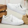 Witte minimalistische platform sneakers met zachte zolen voor een hoog casual draagcomfort. - 38 / Wit
