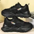 Eleganti sneakers chunky nere traspiranti da donna con suola spessa a piattaforma - 35 / Nero