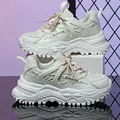 Off-white chunky sneakers met dikke zool en ademende inzetstukken van mesh - 35 / Beige