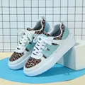 Zapatillas con plataforma a la moda con estampado de leopardo y acentos azul claro - 43 / Leopardo Blanco