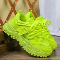 Opvallende neongroene platform sneakers met ademend mesh en dikke, trendy veters - 35 / Fluorescerend Groen