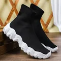Zwarte fly-knit sok sneakers met dikke wit gespikkelde zool - 36 / Zwart met witte achtergrond