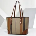 Large striped tote bag with elegant brown leather handles and textured fabric finish. - 35x12x25cm / Khaki