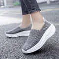 Zapatillas grises con plataforma tejidas a mano para mujer con suelas blancas gruesas - 35 / Gris