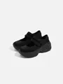 Vista lateral detallada de elegantes zapatos Mary Jane negros con plataforma y hebilla doble - 35 / Negro