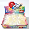 Vista dettagliata di 12 squishy croccanti anti-stress in una confezione colorata - Borsa Artigianale Croccante-Formaggio / Set da 12