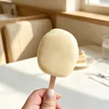 Vista dettagliata di un giocattolo squishy realistico a forma di gelato al cioccolato - Gelato Croccante / 1 Pezzo / Giallo