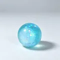 Handgemaakte blauwe doorschijnende glitter knijpbal speelgoed voor stressverlichting - 蓝色水晶泥脆皮球 / Blauw
