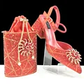 Elegante conjunto de zapatos de tacón con pedrería roja y bolso de noche a juego - 38 / Rojo
