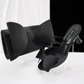 Elegantes Set aus schwarzen Satin-Stilettos mit Schleife und passender Clutch für Damen - 38 / Schwarz