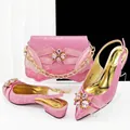 Ensemble de chaussures roses scintillantes à petits talons et pochette assortie - 38 / Ensemble / Rose