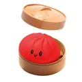 Süßes rotes Smiley-Gesicht Dampfbrötchen Squeeze-Spielzeug in braunem Dampfkorb-Detail - Roter Emoji-Stil (Mit Dampfgarer)