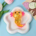 Nahaufnahme eines gelben Axolotl-Squishy-Spielzeugs mit Glitzer - 3D Stil (RYNN-1) / Orange