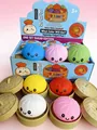 Farbiges Knödel-Squishy-Zappelspielzeug-Set in Miniatur-Bambusdampfer-Boxen präsentiert. - Emoji-Stil (Zufällige Farbe)