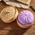 Lindo juguete squishy con forma de bollo morado y mini cesta de vapor relajante - Estilo de Textura de Harina Púrpura