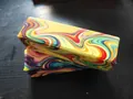 Giocattolo squishy PU a lenta risalita con motivo marmoreo colorato per ufficio - 113g (11x3.2x3.2cm) / Bastoncino di Formaggio Rosso