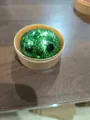 Simpatico giocattolo squishy verde glitterato con faccina in base beige antistress - Stile Panino di Simulazione / Confezione da 5.5cm / Colore Verde Oro [Stile Maltosio]
