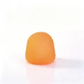 Vue détaillée d'un jouet anti-stress orange texturé en forme de bonbon gomme - Orange