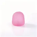 Vue détaillée d'un jouet anti-stress spongieux rose translucide en forme de bonbon - Rose