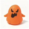 Vista detallada de un juguete para apretar con forma de fantasma naranja para Halloween. - Expresión de Cara de Fantasma / Naranja