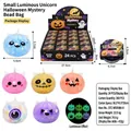 Juguetes antiestrés luminosos de Halloween con cuentas brillantes en caja de 24 - Squishy pequeño de bollo de unicornio con cuentas de colores luminoso de Halloween
