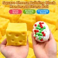 Squishy a forma di formaggio giallo e palla antistress bianca fatta a mano con cubetti colorati - Stile Formaggio Quadrato Grande / 7cm