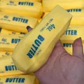 Realistisches Butterriegel-Squishy-Spielzeug zum Stressabbau, in der Hand gehalten. - Käse Butterstab / 180g