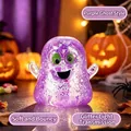 Detailansicht eines lila Glitzer-Geist-Squishy-Spielzeugs mit weicher Textur - Geister-Stil / Lila