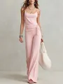 Dettaglio di canotta rosa e pantaloni a gamba larga a vita alta sulla modella. - XS / Top e Pantaloni / Rosa