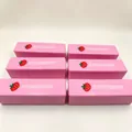 Detailansicht von sechs weichen rosa Erdbeer-Slow-Rebound-Squishy-Spielzeugen in Butterform - 13.5*4*4 [Mittlere Größe] / Erdbeer-Butterstick