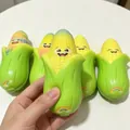 Juguete squishy de maíz de rebote lento con cara sonriente para aliviar el estrés - Maíz con Expresión Aleatoria / 1 Pieza / Amarillo con Verde