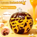 Κοντινό πλάνο χειροποίητου παιχνιδιού squishy 7cm με σχέδιο τραγανού μάνγκο και σοκολάτας. - Τραγανή Μπάλα Μάνγκο