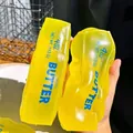 Gros plan détaillé d'un jouet antistress en forme de bâton de beurre jaune malléable - Style Bâton de Beurre - Jaune