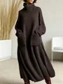 Vestido largo de punto marrón con cuello alto y bolsillos delanteros, estilo casual. - S / Vestidos / Gris