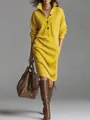 Vista detallada del vestido midi de punto acanalado amarillo con cuello y botones marrones - S / Vestidos / Amarillo