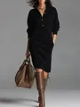 Detalle de un vestido midi de punto negro con cuello polo y botones. - S / Vestidos / Negro