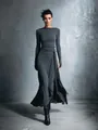 Elegante abito lungo grigio scuro con scollo a barchetta e dettaglio a nodo in vita. - Taglia S / Vestiti / Grigio