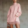 Elegante roze suède jurk met hoge nek, lange mouwen en stijlvolle franjes aan de zoom. - XS / Dresses / Roze