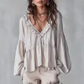 Camicetta boho con maniche a sbuffo e volant sullo scollo a V in elegante beige chiaro - Bianco latte