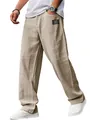 Detailopname van losse kaki vrijetijdsbroek voor heren met klassieke logopatch - S / Bottoms / Khaki