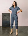 Πλήρης άποψη γυναικείας casual μπλε τζιν ολόσωμης φόρμας με λεπτομέρεια φερμουάρ - Γκρι