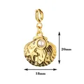 Detailansicht eines goldenen Muschelanhängers im Meeresstil, Maße 18 mm x 20 mm - Seestern Muschel mit Federverschluss / Seestern Muschel