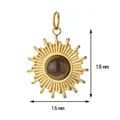 Detailansicht des goldenen Sonnenanhängers mit Tigerauge und 18 mm Höhenmaß - Mit Aufhängering / Braun (Tigerauge)