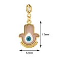 Detailansicht eines rosa Hamsa-Anhängers mit bösem Blick und Maßen von 17 mm mal 12 mm - Rosa Hamsa Hand Stil (5)