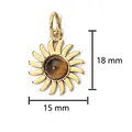 Primo piano che mostra le dimensioni esatte di altezza e larghezza del ciondolo sole - Ciondolo Sole con Chiusura a Molla / Colore originale