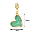 Elegante colgante de corazón jaspeado verde en acero inoxidable dorado, tamaño 16x13 mm. - Green heart drip oil / Con cierre de resorte